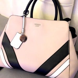 NWOT GUESS Purse.